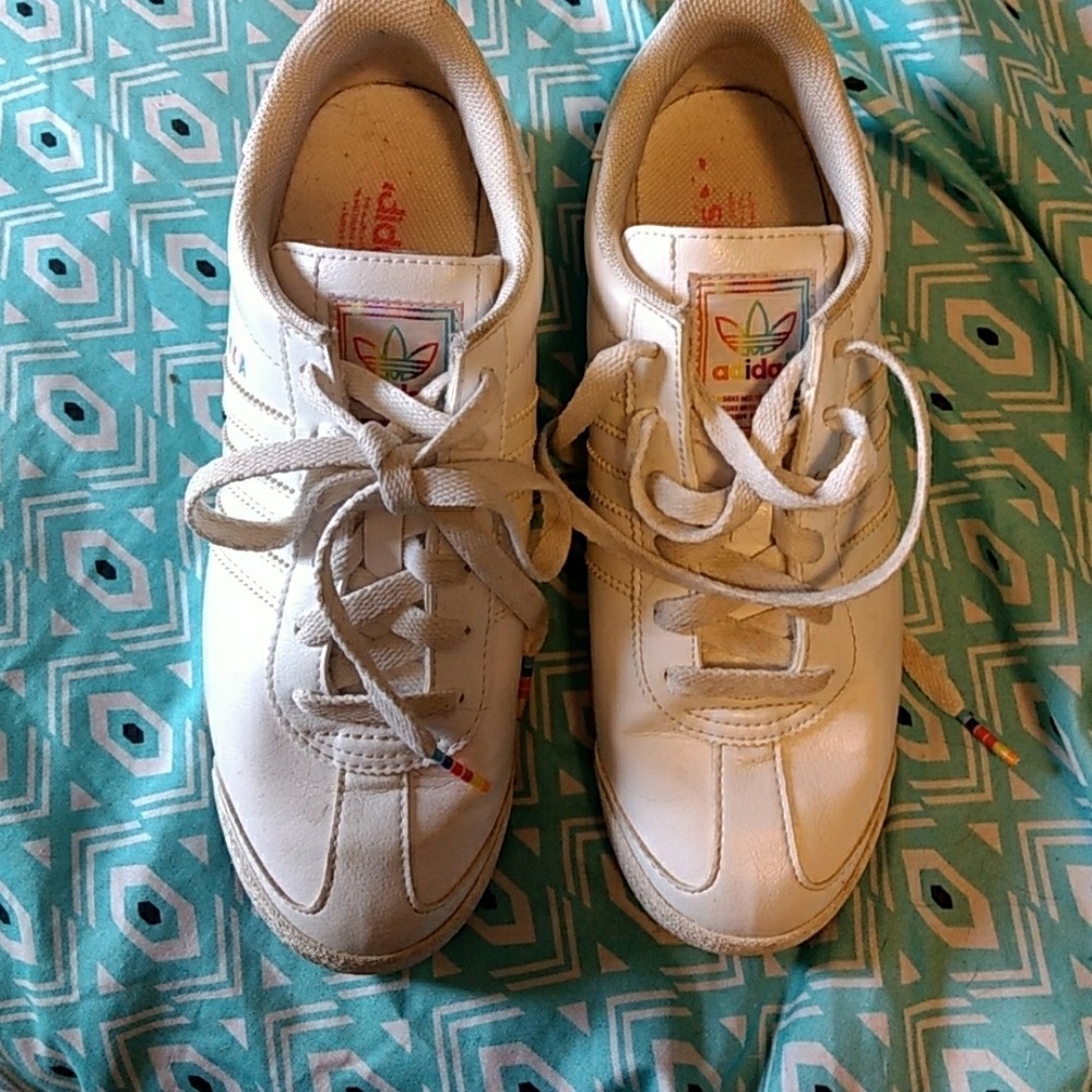 All leather Adidas Samoa tennis shoes